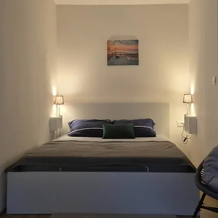 Milestone Apartment *